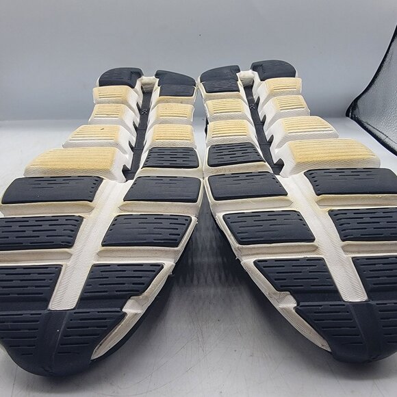 On Cloud 5 Womens 8 Black Running Shoes Athletic Causal Comfort Lightweight - Picture 11 of 14